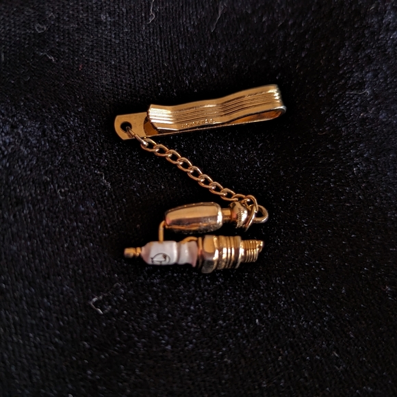 Vintage AL Spark Plug Tie Tack, Signed Hicxox U.S.A. (Hickok), Gold Tone - Picture 6 of 6